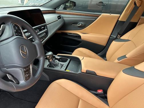 2024 Lexus ES 300h Base