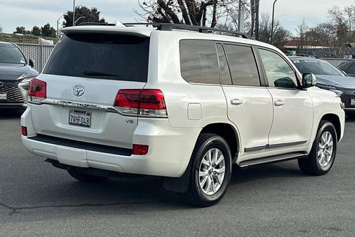 2017 Toyota Land Cruiser Base