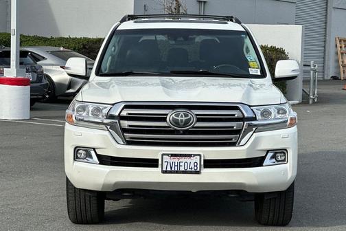 2017 Toyota Land Cruiser Base