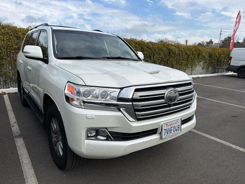 2017 Toyota Land Cruiser Base