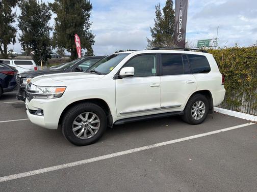 2017 Toyota Land Cruiser Base