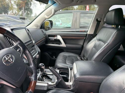 2017 Toyota Land Cruiser Base