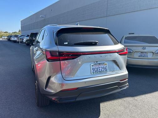 2024 Lexus NX 450h+ Luxury