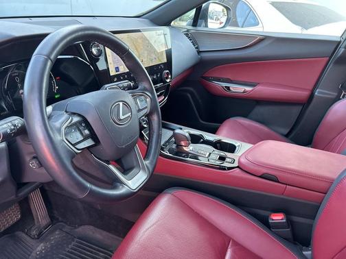 2024 Lexus NX 450h+ Luxury