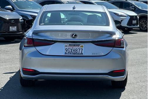 2023 Lexus ES 300h Base