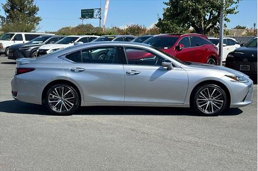 2023 Lexus ES 300h Base