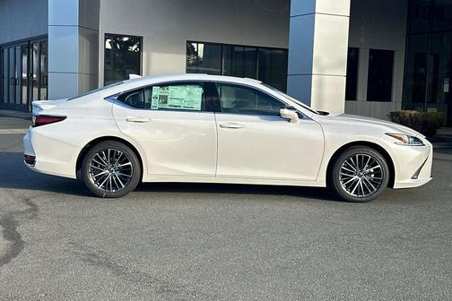 2025 Lexus ES 300h Base