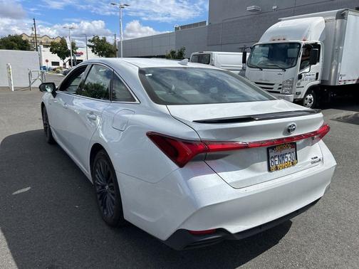 2019 Toyota Avalon Hybrid XSE