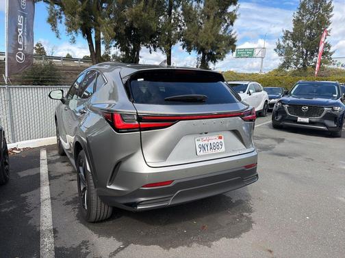 2025 Lexus NX 450h+ Luxury