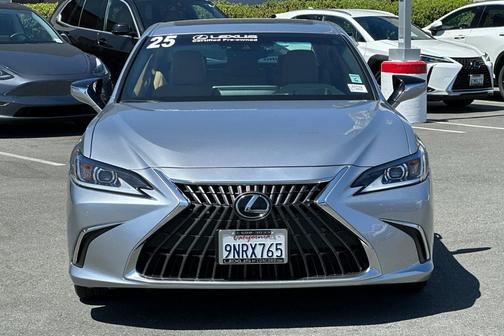 2025 Lexus ES 300h Base