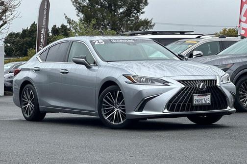 2025 Lexus ES 300h Base