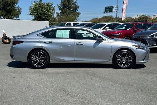 2025 Lexus ES 300h Base