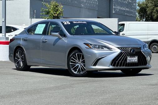 2025 Lexus ES 300h Base