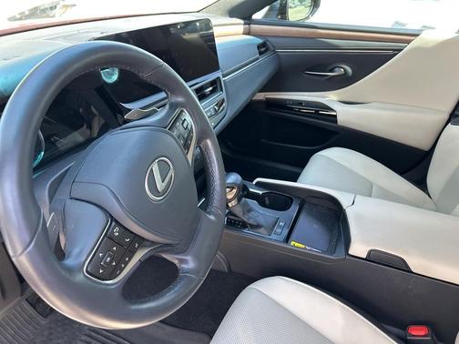 2023 Lexus ES 300h Base