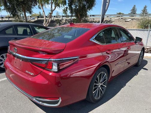 2023 Lexus ES 300h Base
