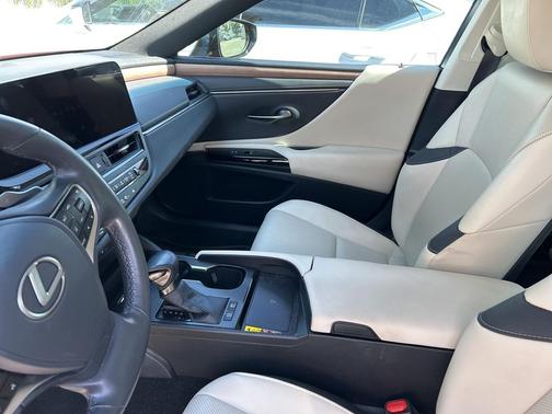 2023 Lexus ES 300h Base