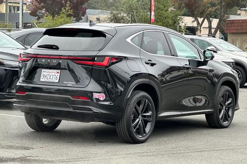 2024 Lexus NX 450h+ Luxury