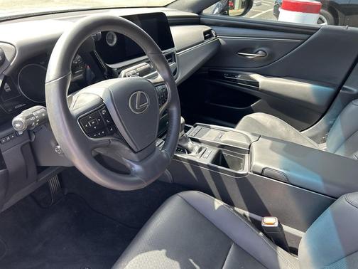 2022 Lexus ES 300h Base