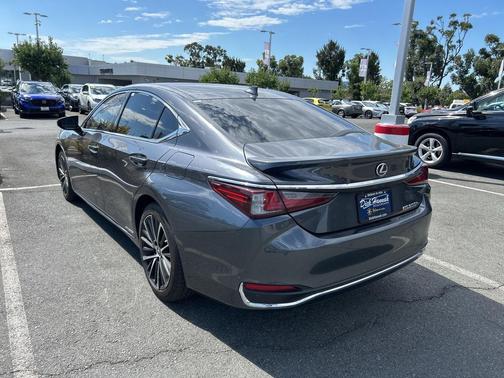 2022 Lexus ES 300h Base