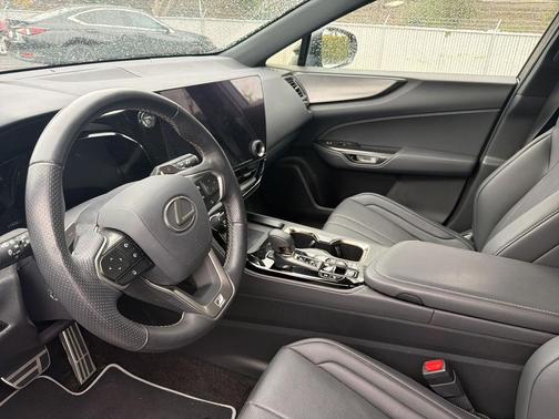 2024 Lexus NX 450h+ F SPORT Handling