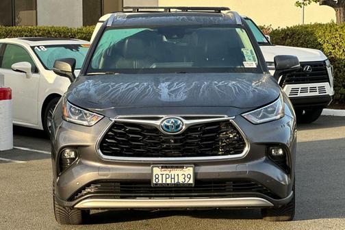 2021 Toyota Highlander Hybrid Platinum