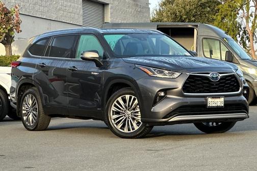 2021 Toyota Highlander Hybrid Platinum