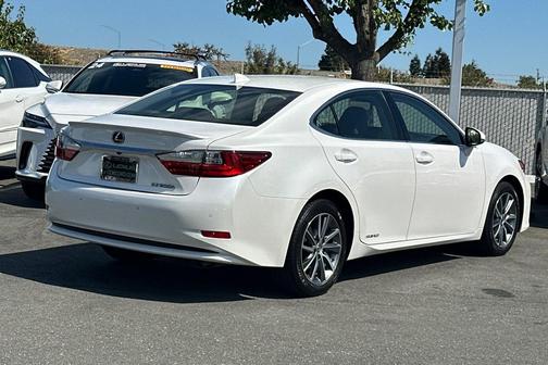 2018 Lexus ES 300h Base