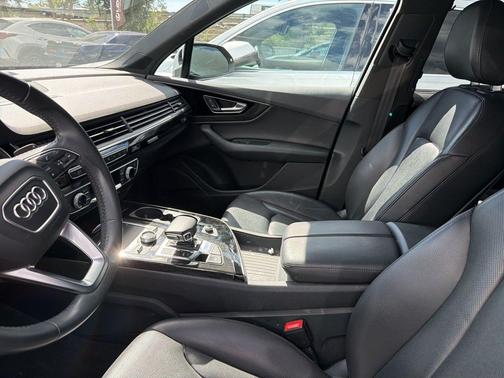 Carrara White 2019 Audi Q7 55 Prestige