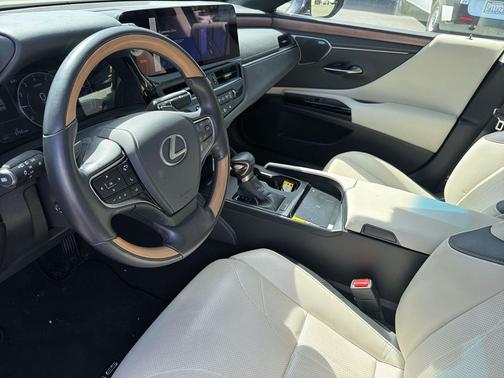 Moonbeam Beige Metallic 2025 Lexus ES 350 Ultra Luxury