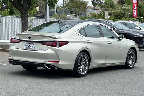 2025 Lexus ES 350 Ultra Luxury