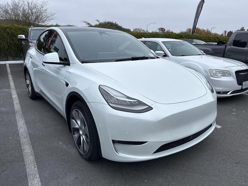 2022 Tesla Model Y Long Range Dual Motor All-Wheel Drive