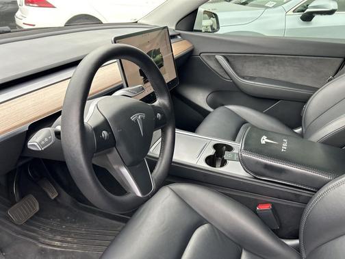 2022 Tesla Model Y Long Range Dual Motor All-Wheel Drive