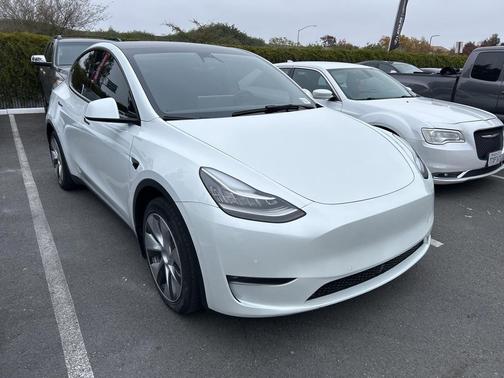 2022 Tesla Model Y Long Range Dual Motor All-Wheel Drive