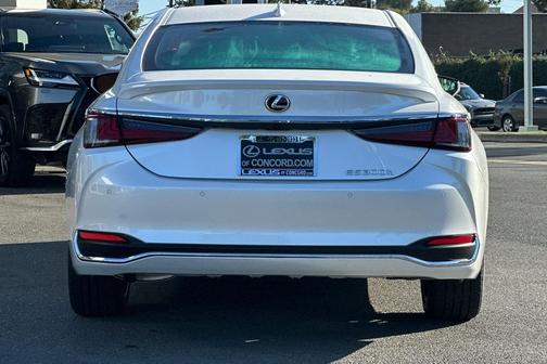 2025 Lexus ES 300h Base