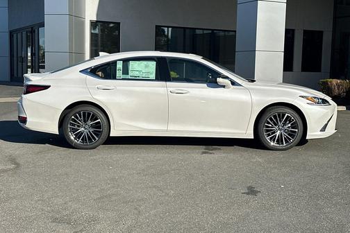 2025 Lexus ES 300h Base