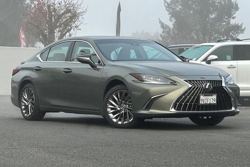 2025 Lexus ES 300h Luxury
