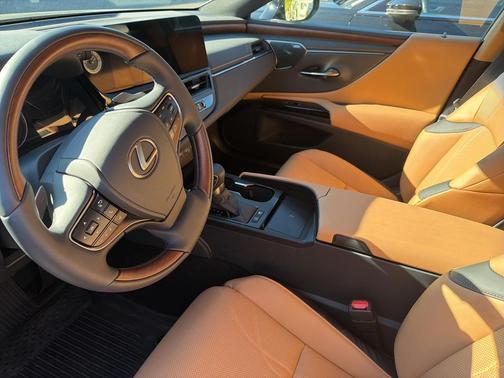 2025 Lexus ES 300h Luxury