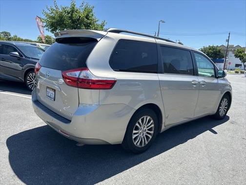 2016 Toyota Sienna XLE