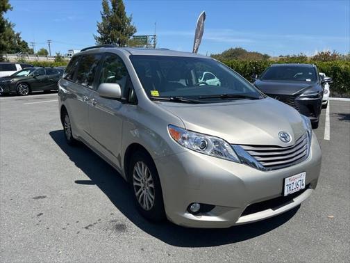 2016 Toyota Sienna XLE