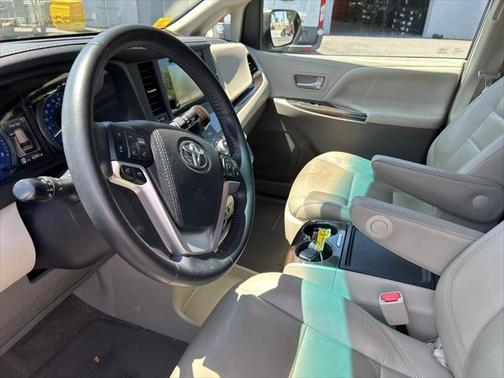 2016 Toyota Sienna XLE