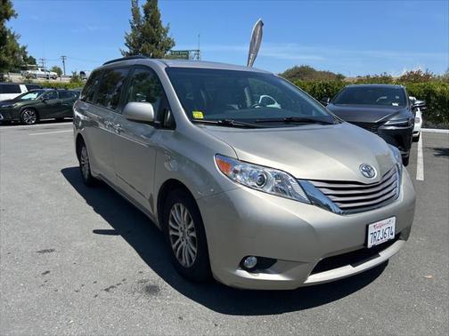 2016 Toyota Sienna XLE