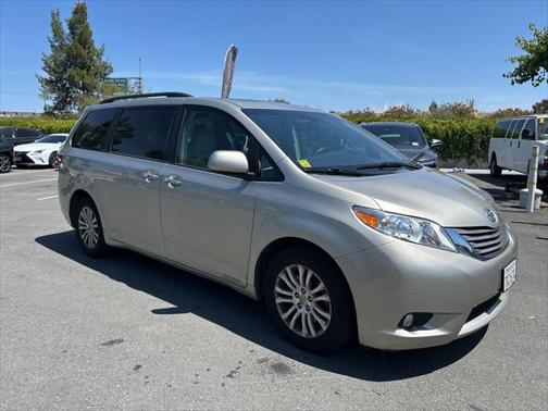 2016 Toyota Sienna XLE