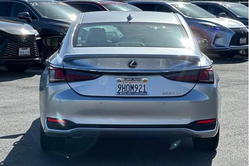 2024 Lexus ES 300h Base