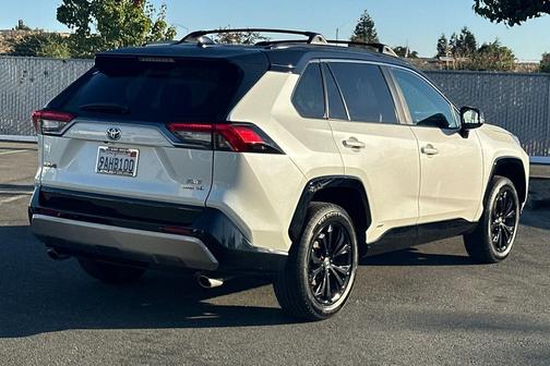 2022 Toyota RAV4 Hybrid SE