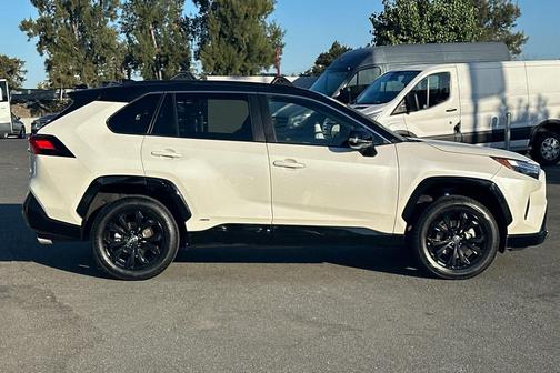 2022 Toyota RAV4 Hybrid SE