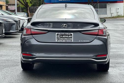 2023 Lexus ES 300h Base