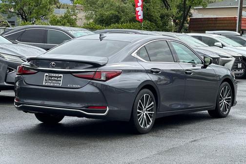 2023 Lexus ES 300h Base