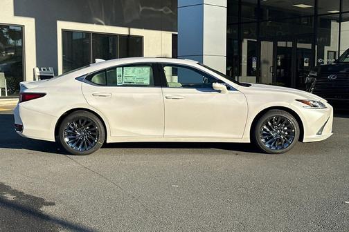 2025 Lexus ES 300h Luxury