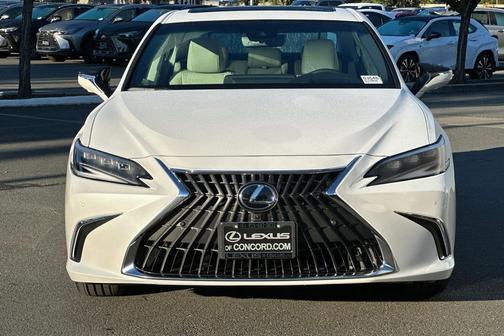 2025 Lexus ES 300h Luxury