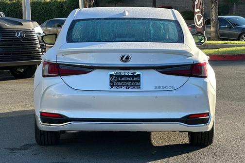 2025 Lexus ES 300h Luxury